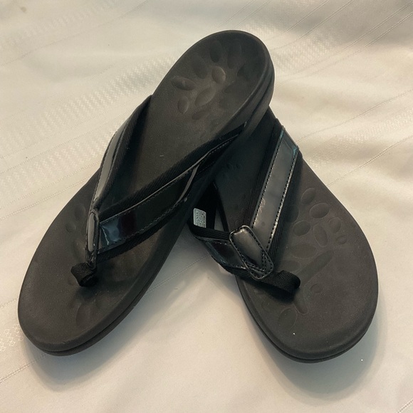 Megnya Flip Flops - Picture 1 of 6